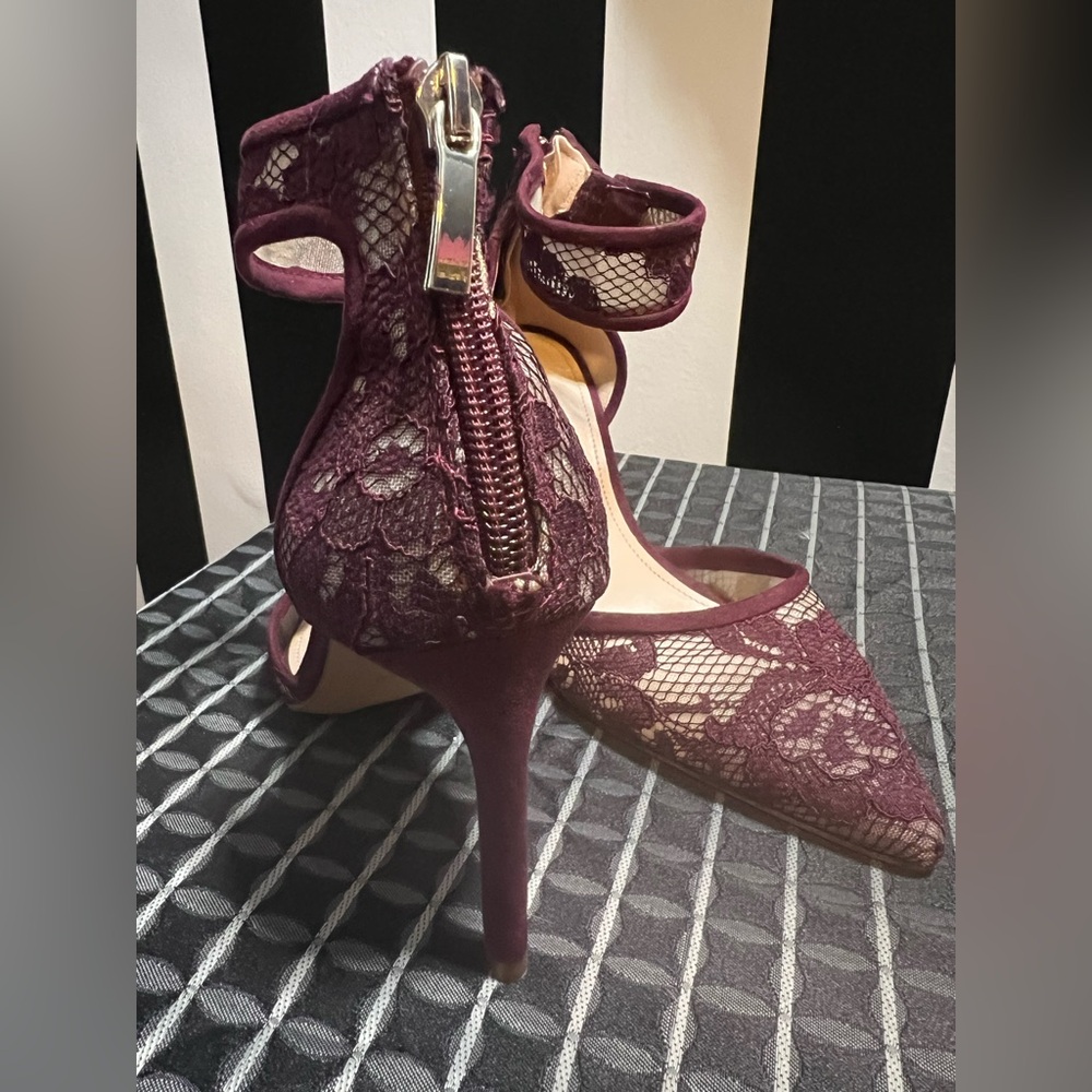Burgundy-Plum Essex Lane Lace 3.5” Heels w/ Ankle Strap and Back Zipper; SZ 6.5M